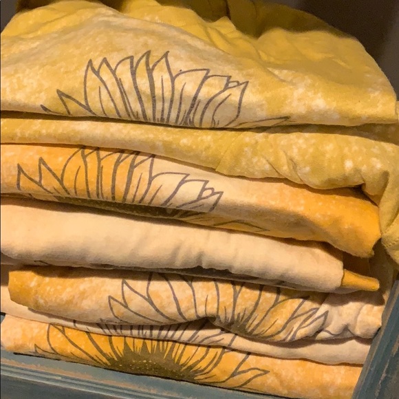 🌻New🌻 mustard Bleached sunflower SOFT T-shirt - Picture 4 of 4